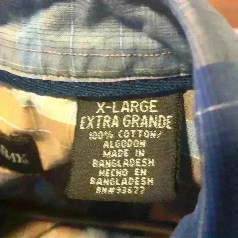 St. John’s Bay 100% Cotton checkered print shirt. - Picture 2 of 2